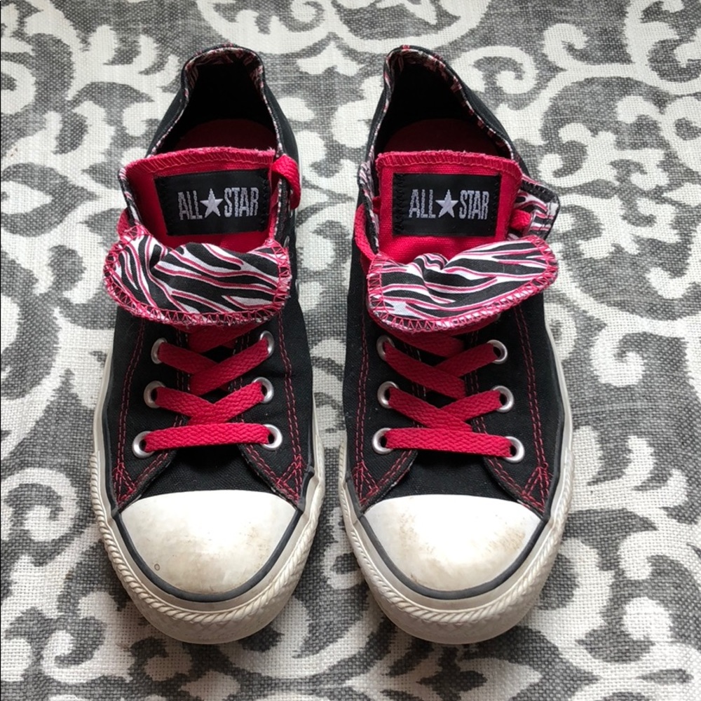 Black and pink converse